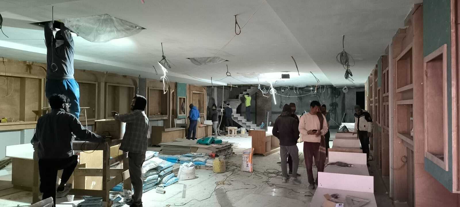 Giridih News :रास्ता घेरकर बनाया जा रही बहुमंजिली इमारत, निगम ने थमाया नोटिस