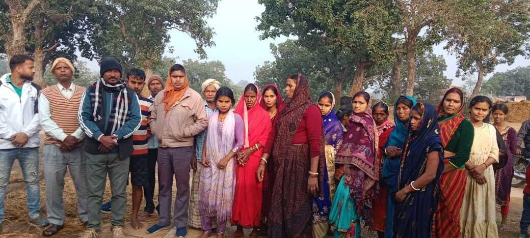 Giridih News :घर में आग लगने से पांच लाख का नुकसान