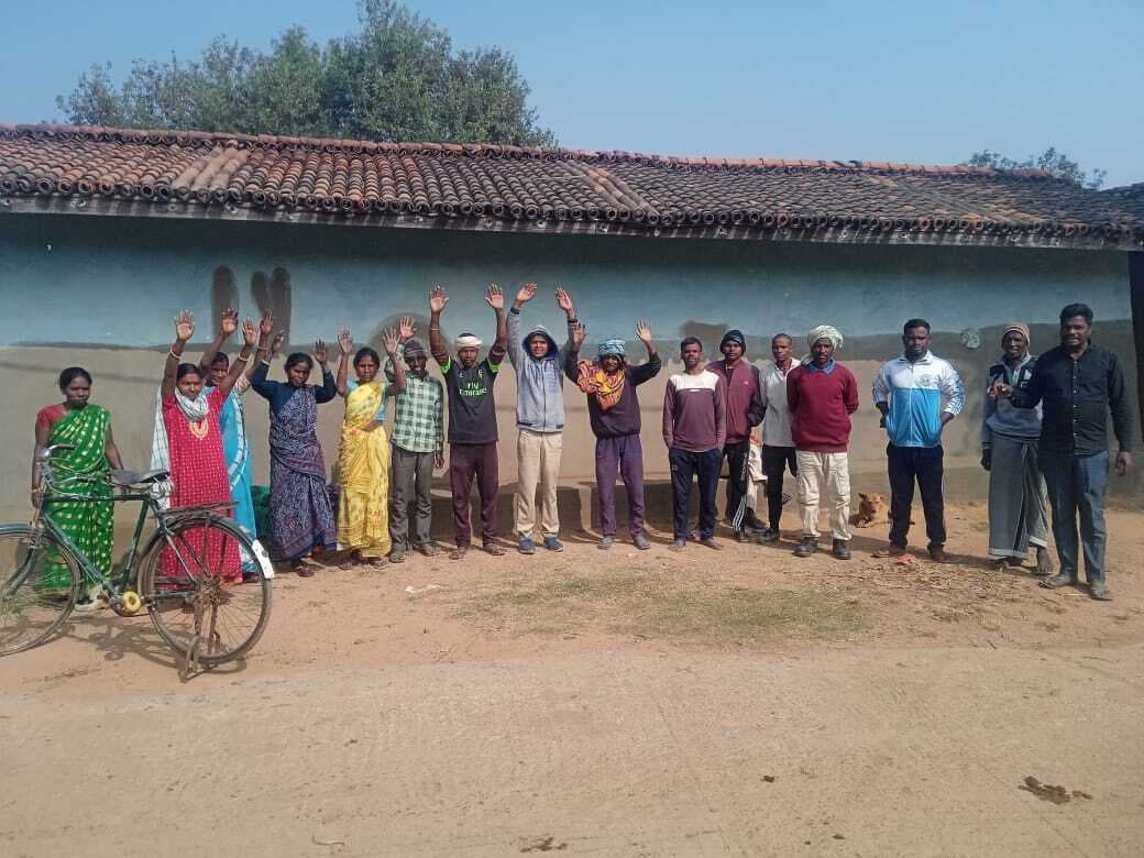 Giridih News :राशन नहीं मिलने से परेशान कार्डधारकों ने किया प्रदर्शन