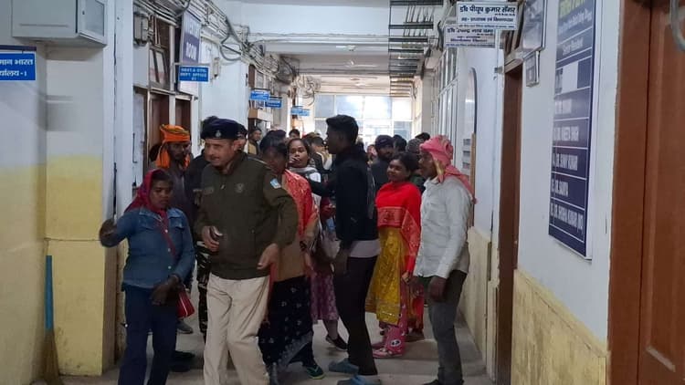 Dhanbad News: एसएनएमएमसीएच के गायनी विभाग से पहली भी हो चुका है बच्चा चोरी, फिर भी नहीं बढ़ी सुरक्षा