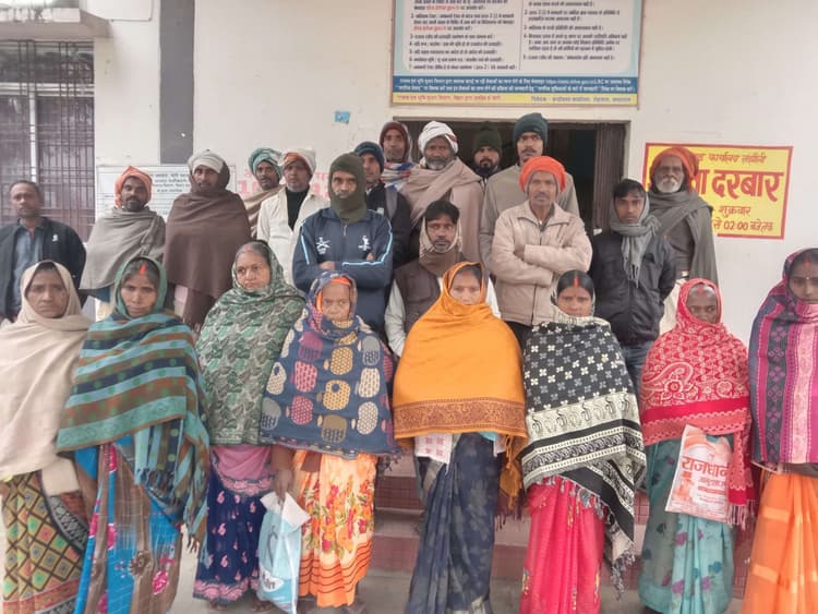 श्मशान व रास्ते को अतिक्रमणमुक्त कराने के लिए सीओ से गुहार