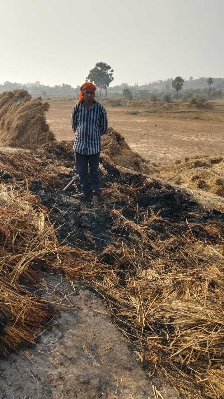 धान के पुंज में लगी आग, हजारों का नुकसान