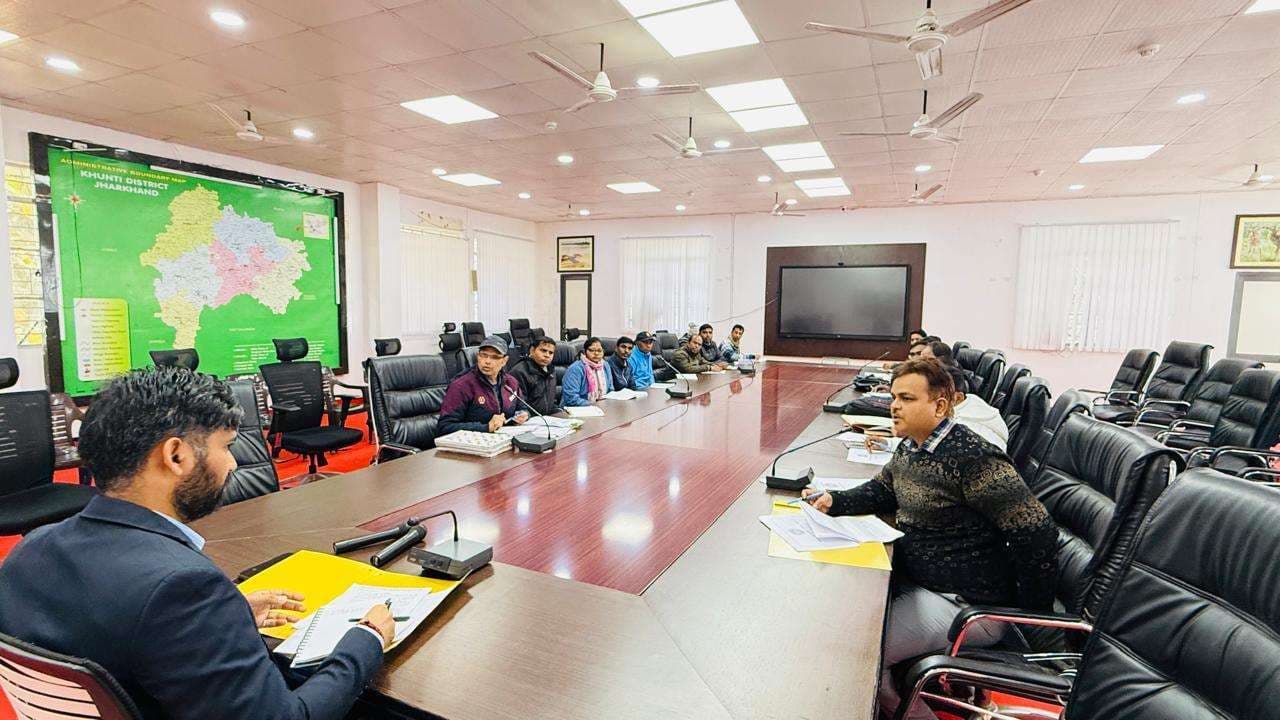 डीडीसी ने की जल जीवन मिशन की योजनाओं की समीक्षा