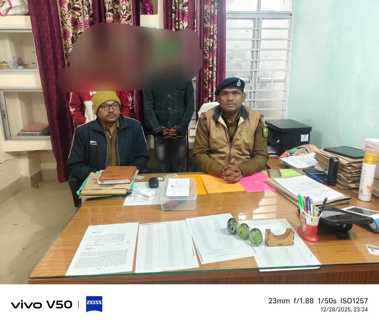 बाइक लूटकांड में दो आरोपित धराये, कट्टा बरामद