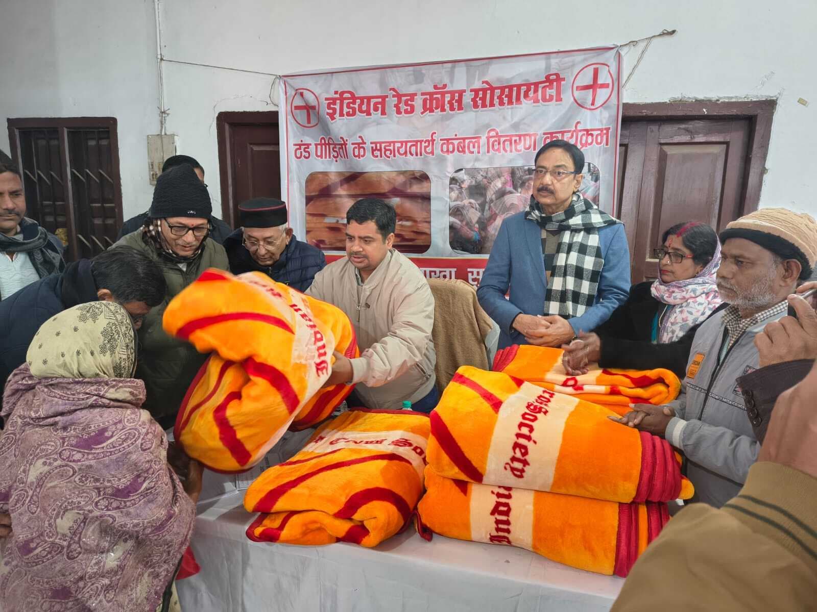 जरूरतमंदों की सेवा समाज के लिए प्रेरणादायी : डीएम