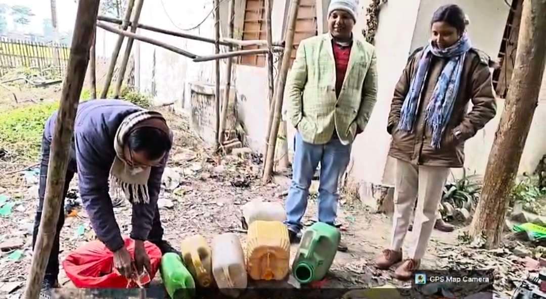 हसनगंज थाना में जब्त देसी व विदेशी शराब किया नष्ट