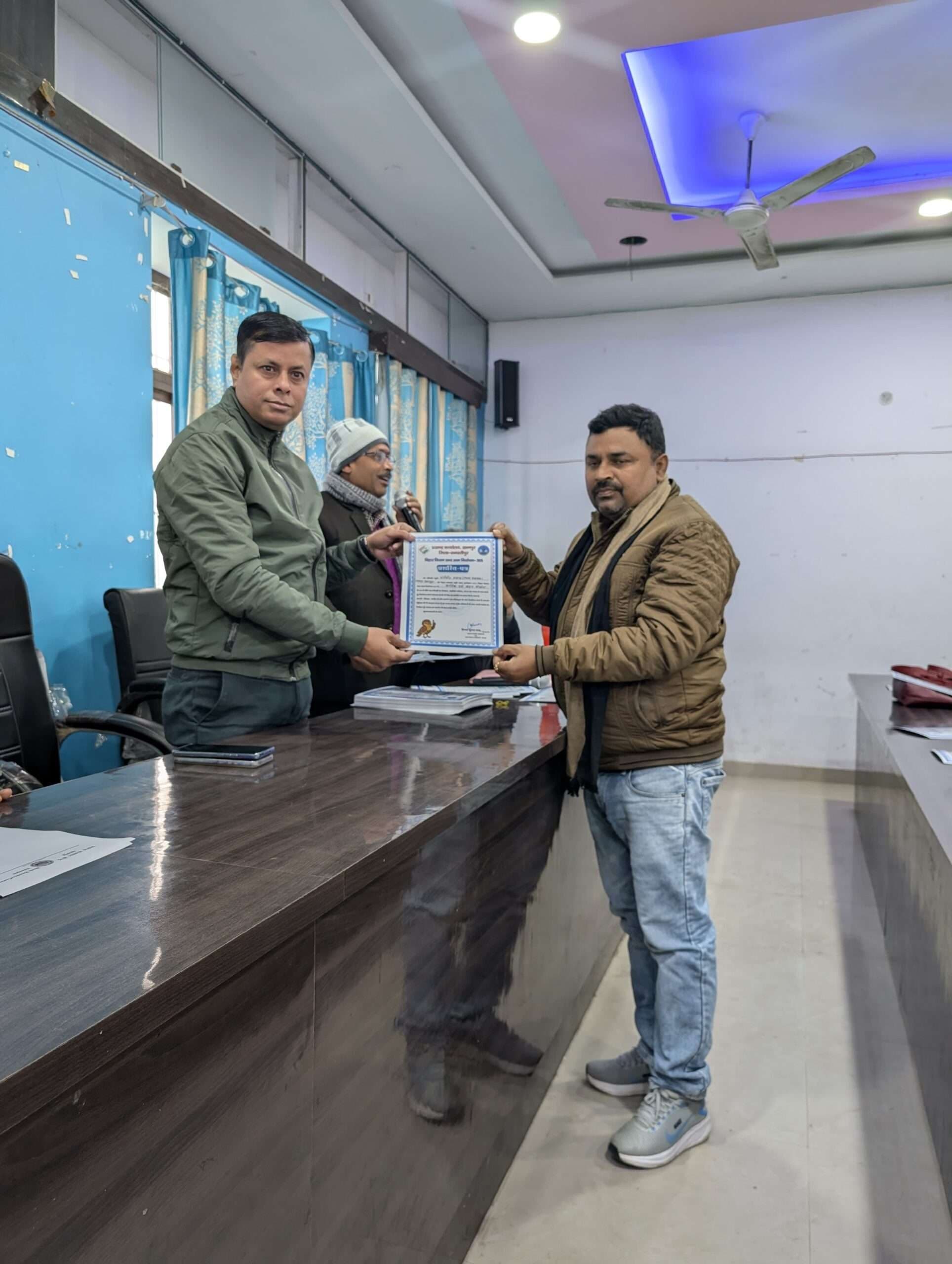 Samastipur News:बेहतर कार्य करने वाले कर्मियों को किया गया सम्मानित