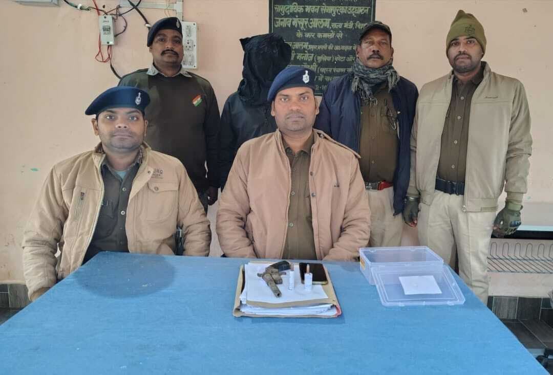 20 हजार का इनामी अपराधी कट्टा व गोली के साथ पूर्णिया से गिरफ्तार