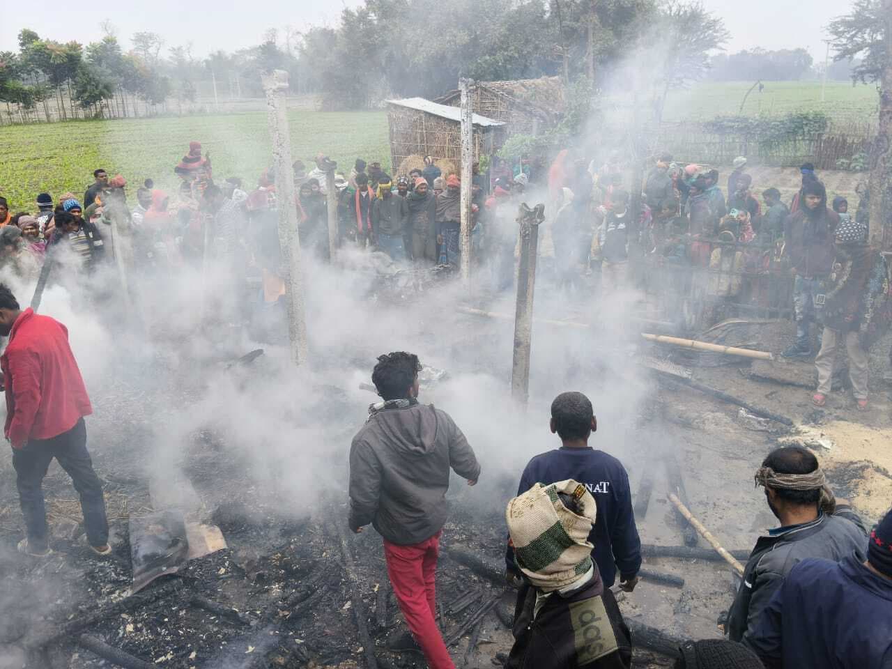 शिनवारा में दो घर जले