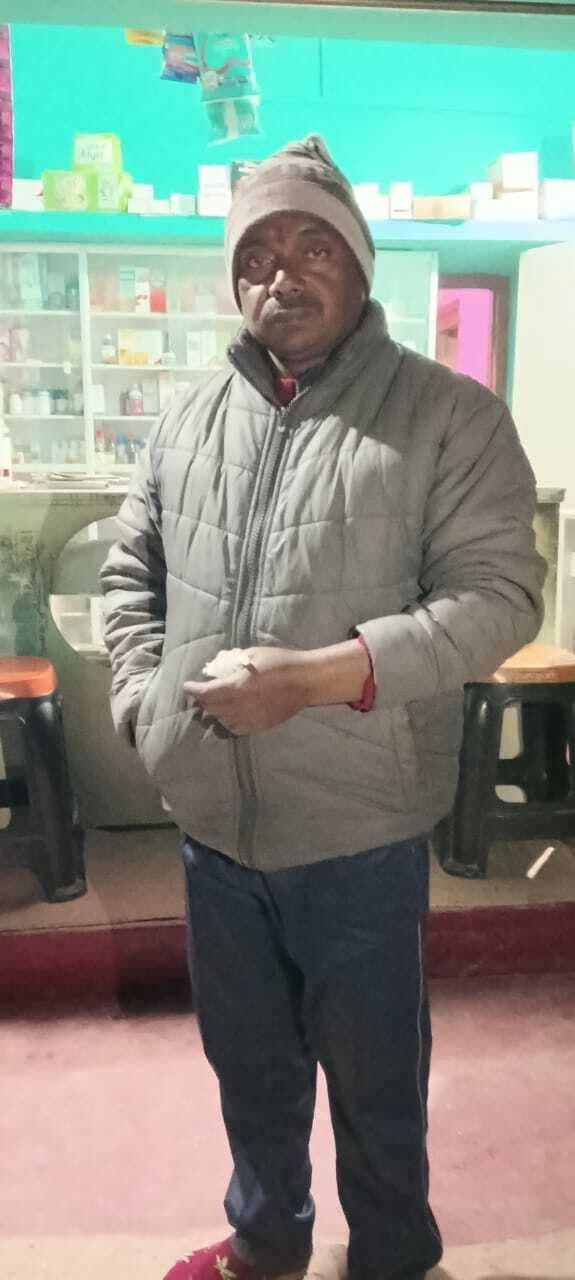 मधुपुर में दवा दुकान संचालक के घर लूट