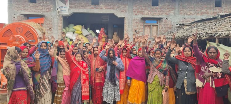 सहायता राशि से वंचित जीविका दीदियों ने किया प्रदर्शन