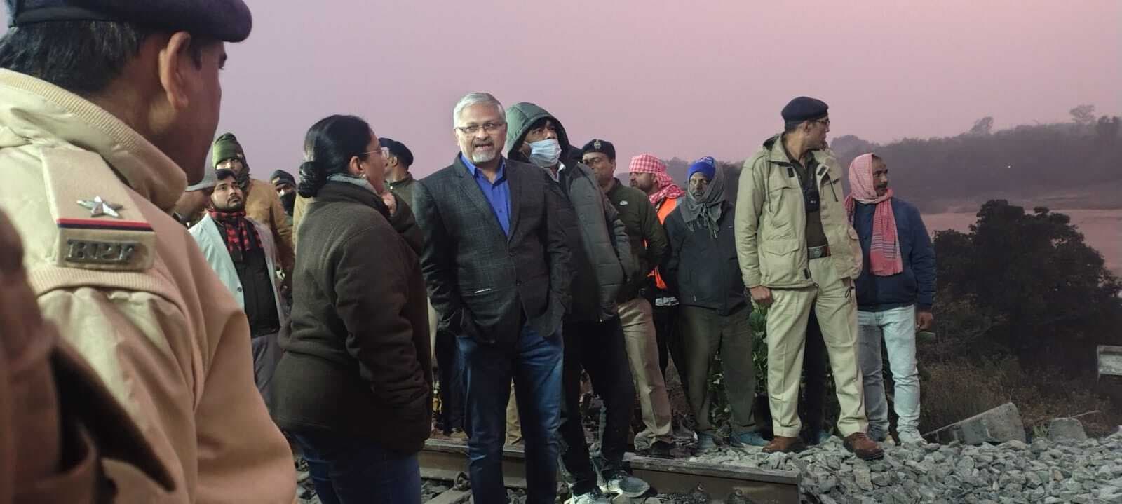 ग्राउंड जीरो पर डटे हैं जीएम व डीआरएम, युद्धस्तर पर बहाली कार्य