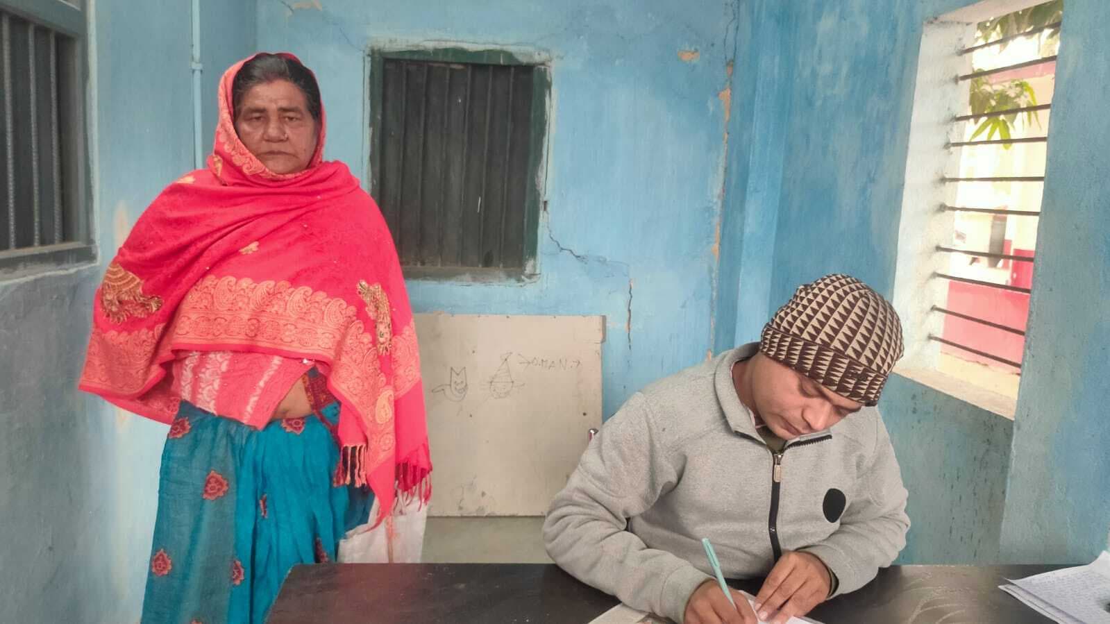 शंभुगंज के मानिकपुर गांव में महिला के साथ मारपीट