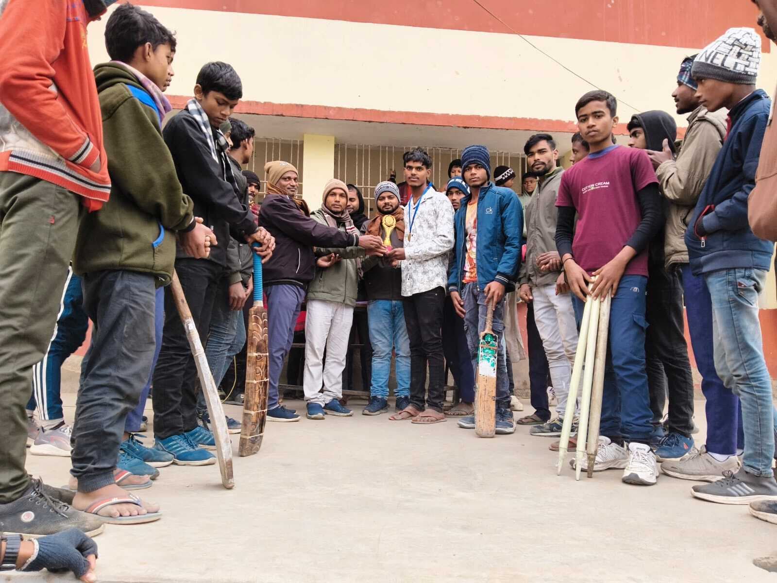 बीसीसी फुलवडि़या की टीम ने कप पर जमाया कब्जा