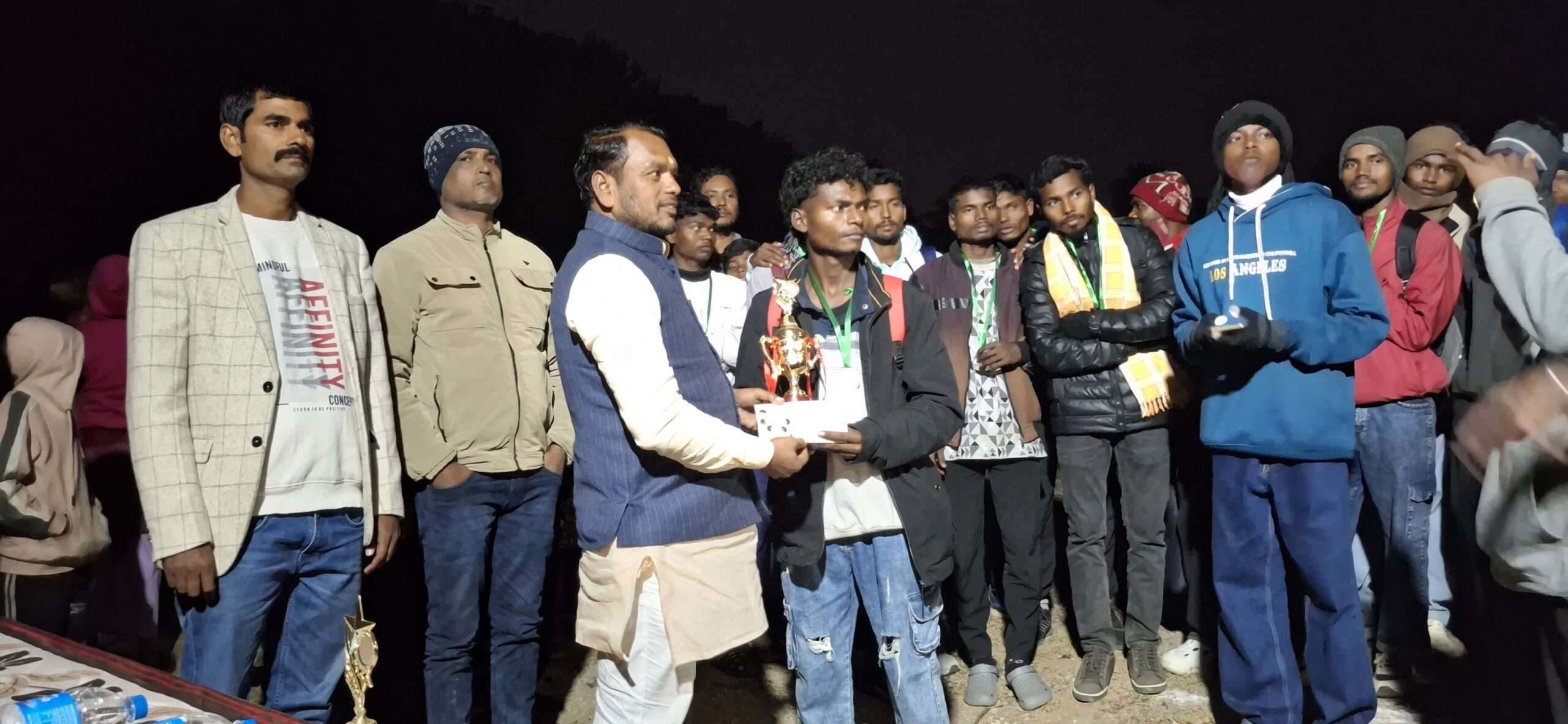 फुटबॉल विजेता टीम को विधायक ने किया सम्मानित