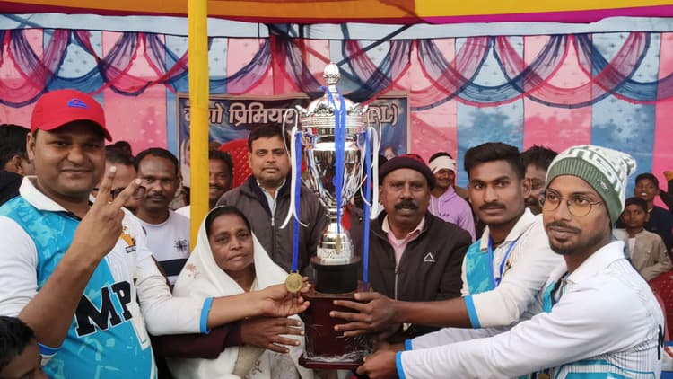 Bokaro News : ट्रॉफी फाइटर की टीम बनी विजेता