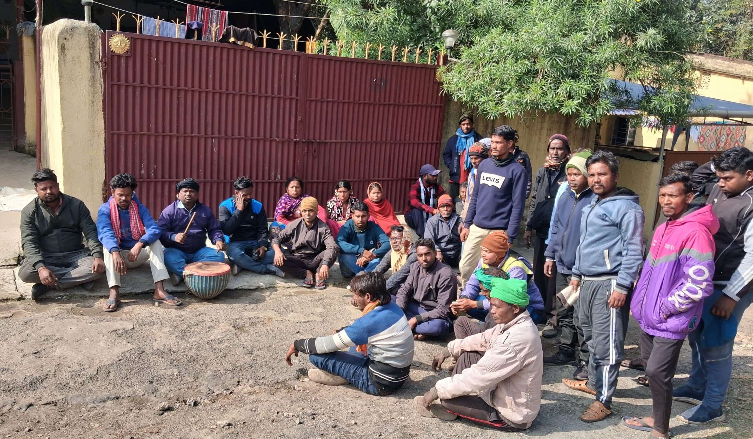 Bokaro News : हाइवा एसोसिएशन के पदाधिकारी का आवास घेरा