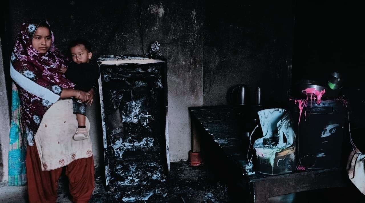 Bokaro News : शॉर्ट सर्किट से घर में लगी आग