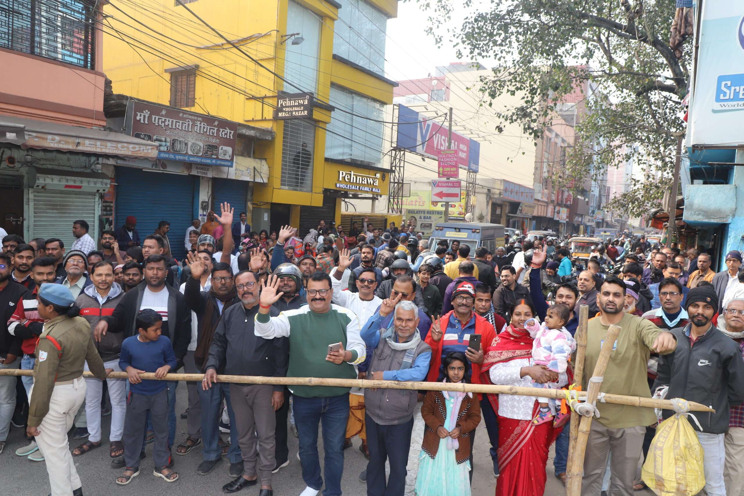 Jamshedpur News : गोलपहाड़ी माेड़ से करनडीह चौक तक चप्पे-चप्पे पर तैनात रही पुलिस