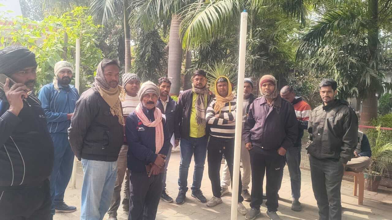 रेलवे स्टेशन पर सीढ़ी से गिरकर डीलर व आधार केंद्र पर रिटायर्ड सिपाही की मौत