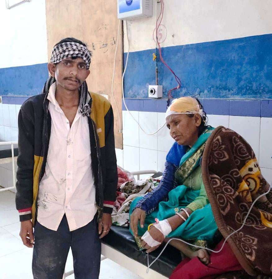 दो पक्षों के बीच मारपीट, मां-बेटे जख्मी