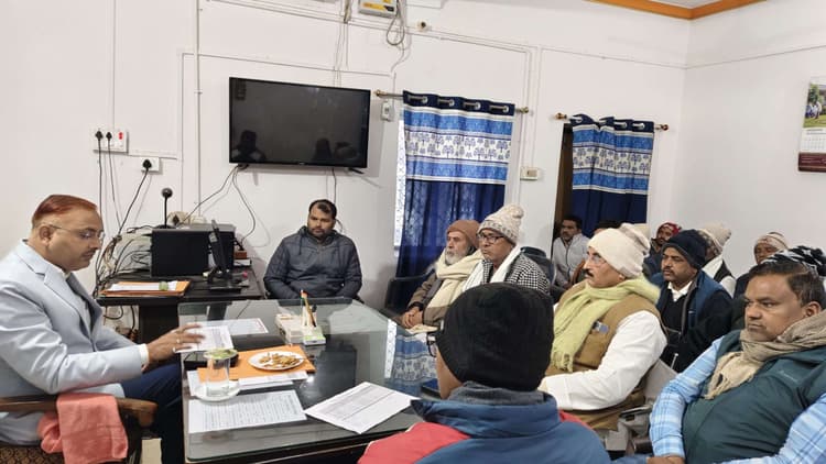 छोटे किसानों से भी धान खरीद करें पैक्स : एसडीएम