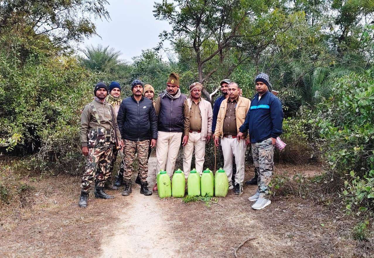 चाल्हो पहाड़ पर शराब भट्टी ध्वस्त