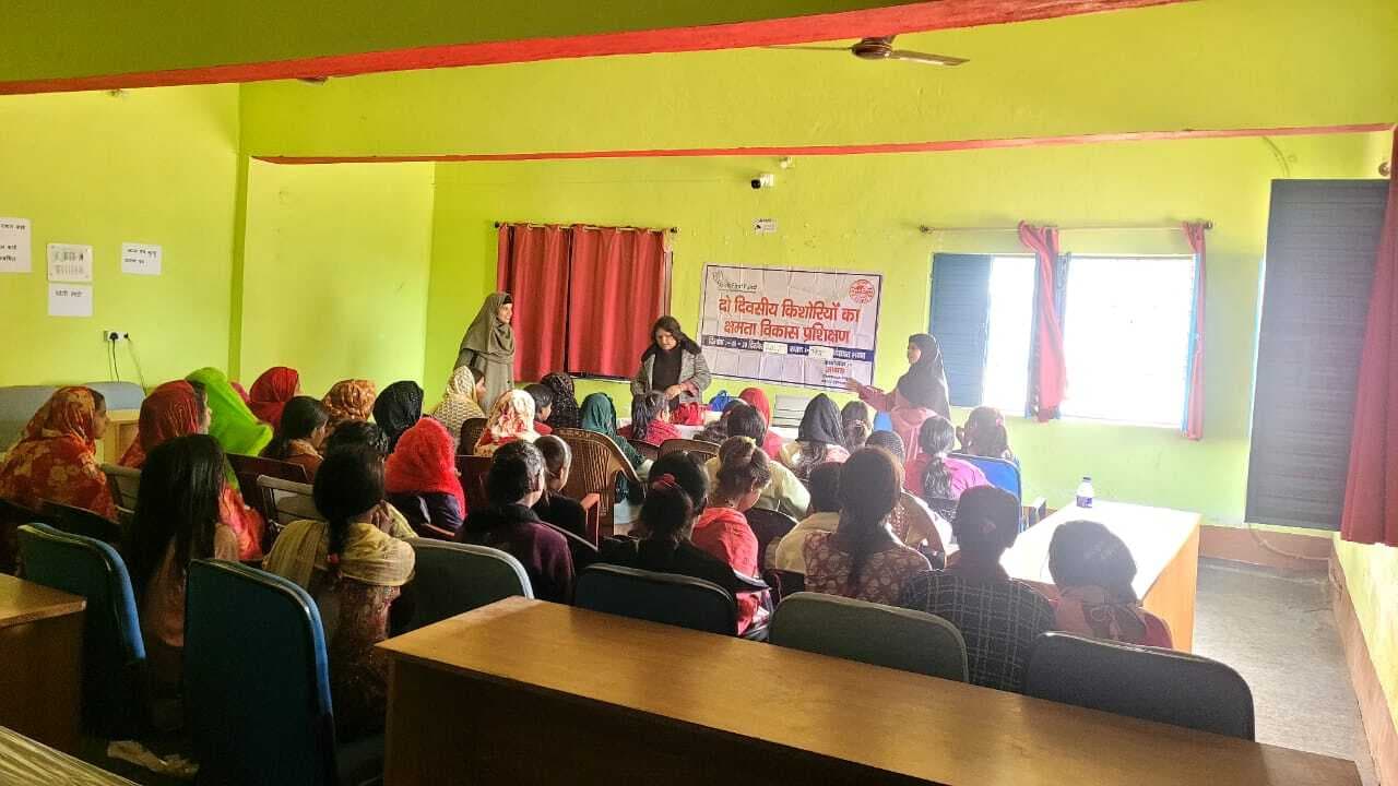 किशोरियों को क्षमता विकास का दिया गया प्रशिक्षण