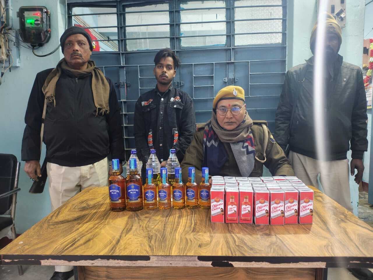 देसी शराब के साथ युवक गिरफ्तार, न्यायिक हिरासत में भेजा