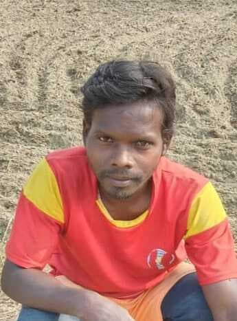 पेड़ से गिरने से किसान की मौत