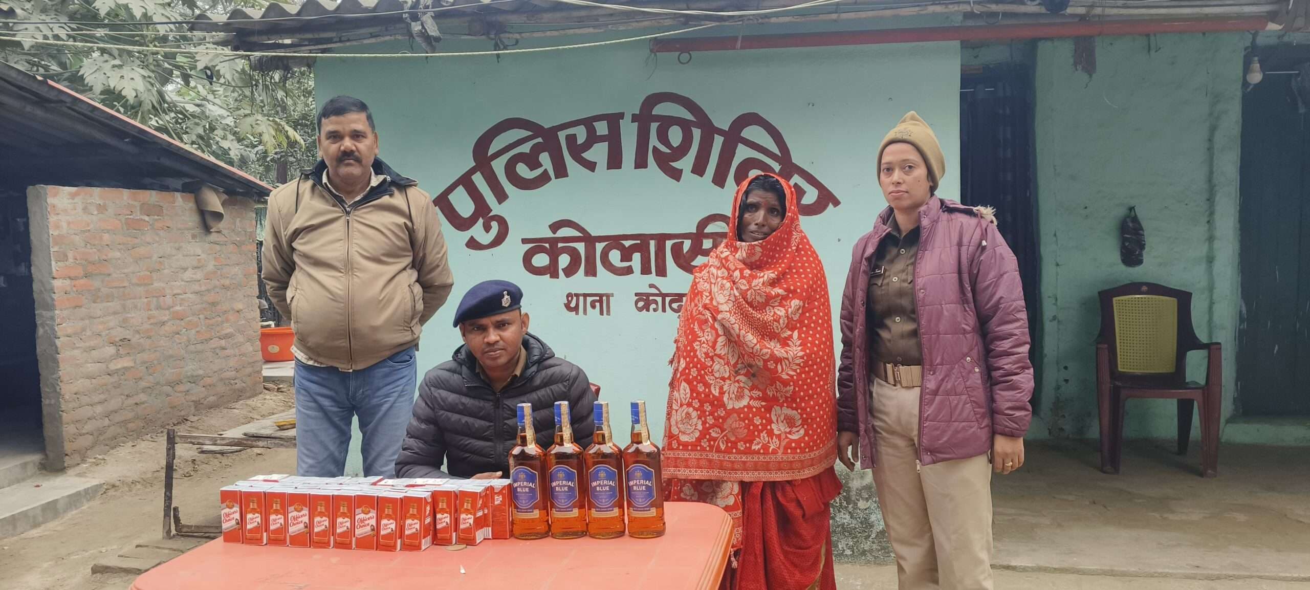 कोलासी में महिला तस्कर गिरफ्तार, नौ लीटर शराब बरामद