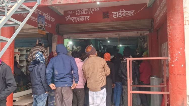 काजीटोला चौक पर हार्डवेयर दुकान से डेढ़ लाख की चोरी, व्यापारियों में दहशत