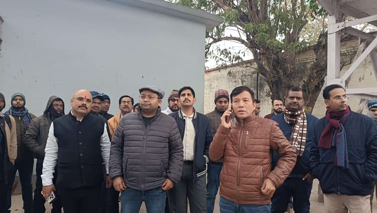 मंडल रेल प्रबंधक कटिहार ने जोगबनी स्टेशन का किया निरीक्षण