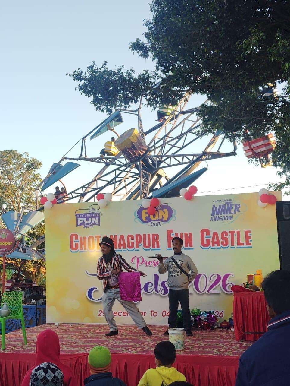 प्रतियोगिता के विजेता बच्चों को मिला पुरस्कार