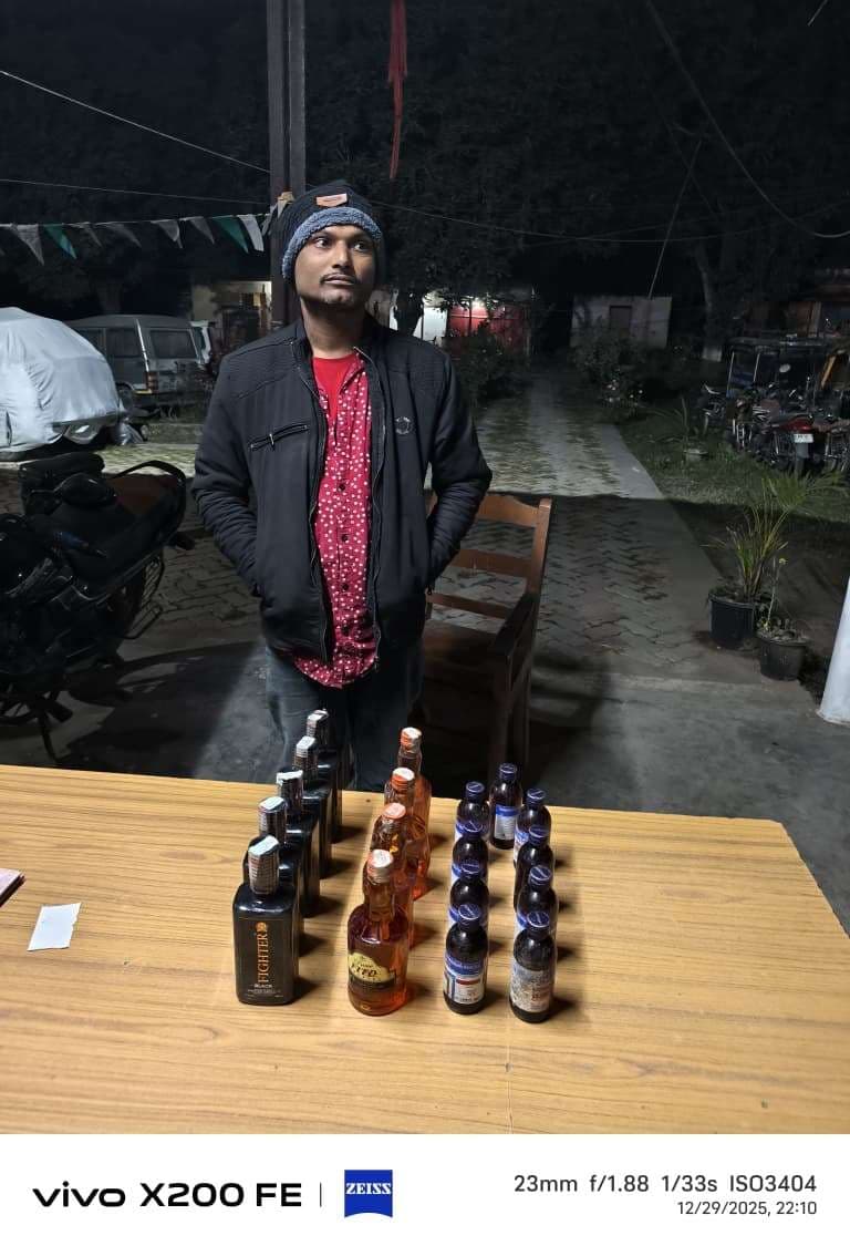 2.9 लीटर शराब व कफ सिरप के साथ एक गिरफ्तार