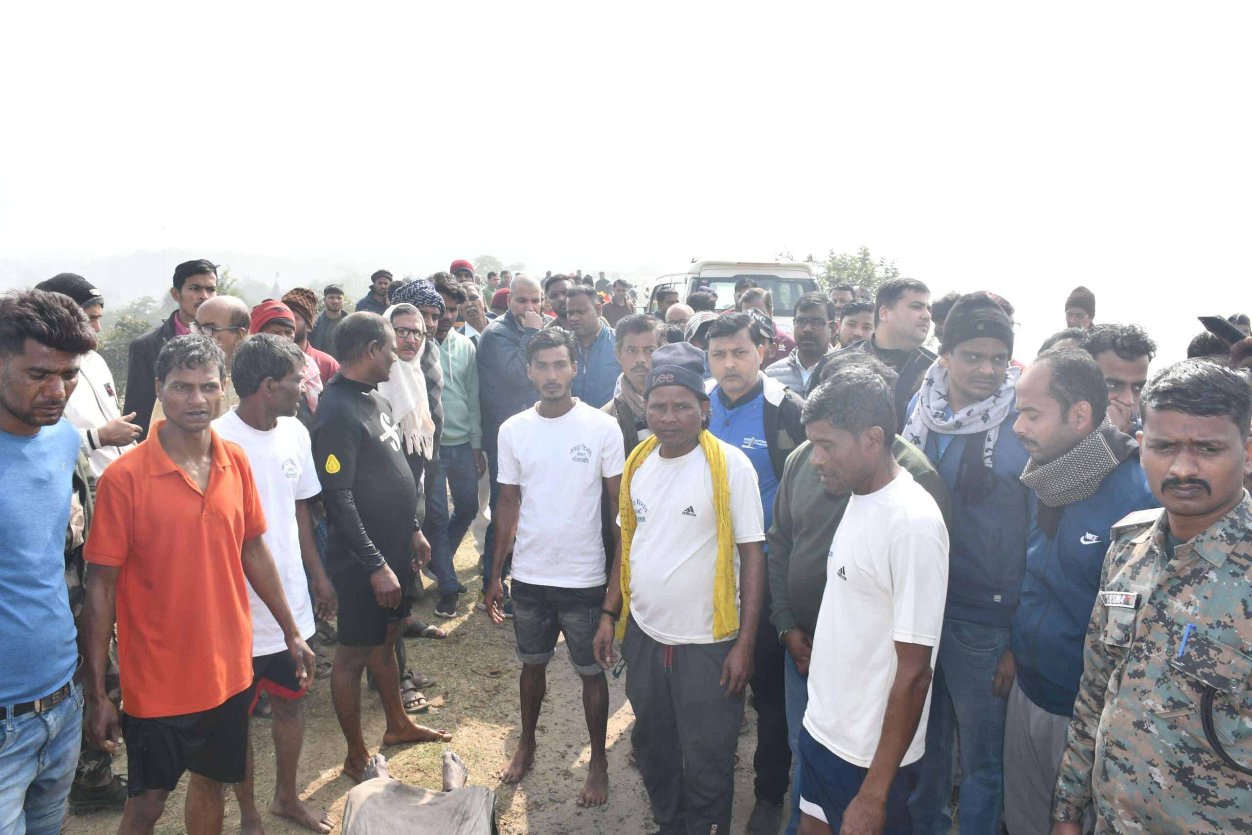 Bokaro News : कूलिंग पौंड से 10 गोताखोरों की टीम ने दूसरे दिन निकाला ठेका कर्मी का शव