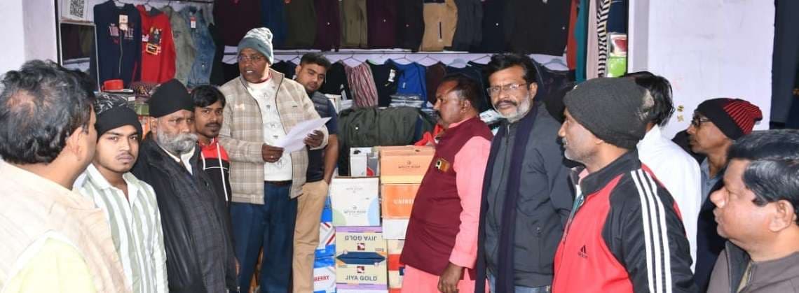 Bokaro News : दुकान की छत काटकर 1.25 लाख के कपड़े चोरी