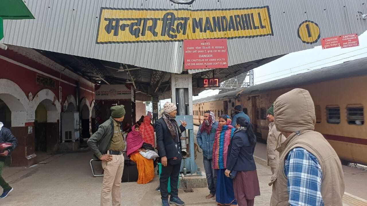 बिना टिकट यात्रा कर रहे छह रेल यात्रियों से वसूला 1440 रुपये जुर्माना