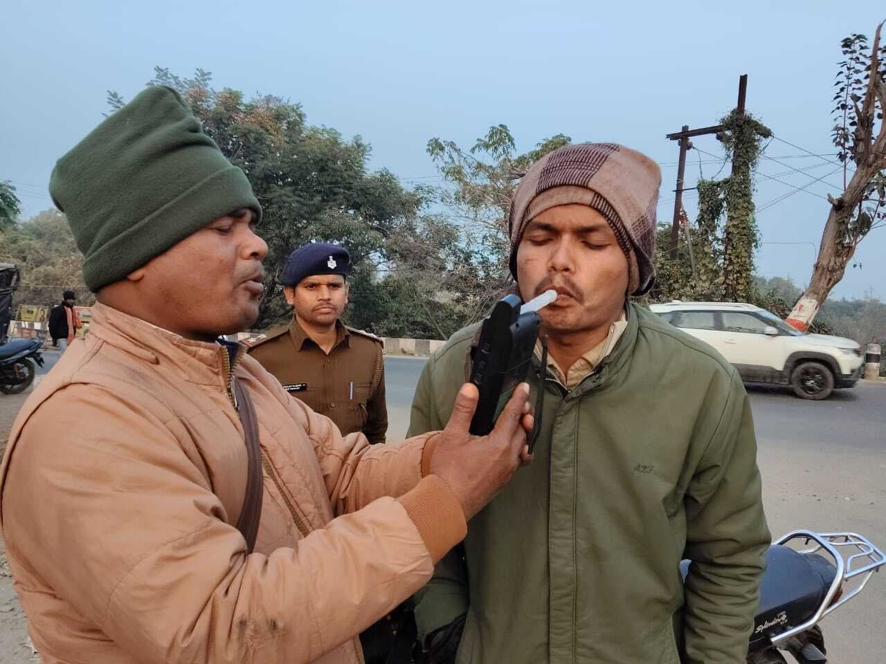 Deoghar news : ट्रैफिक पुलिस ने 50 वाहनों से 1.40 लाख का वसूला जुर्माना