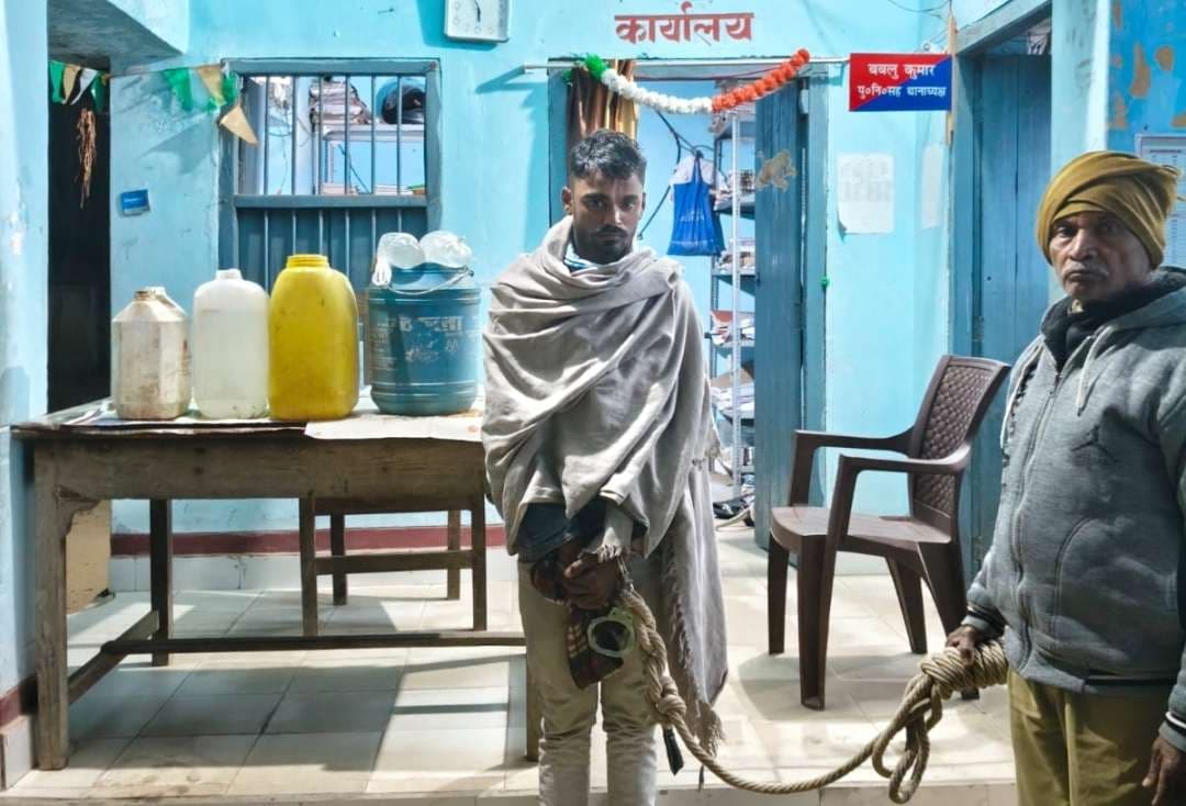 59 लीटर देसी महुआ शराब के साथ एक तस्कर गिरफ्तार