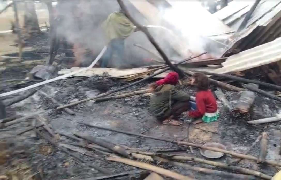 बथान में लगी आग, हजारों रुपये का नुकसान, मवेशी जख्मी