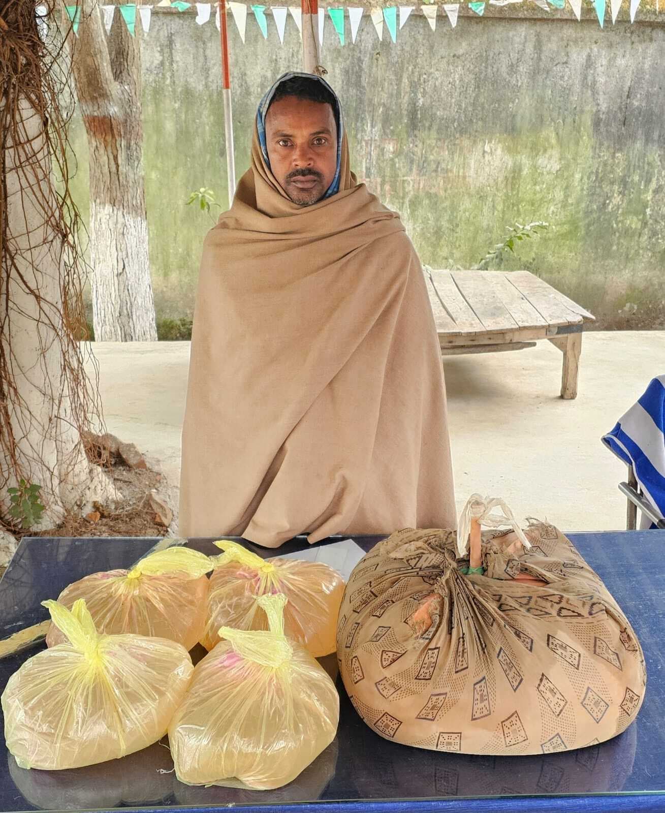 40 लीटर शराब के साथ तस्कर गिरफ्तार