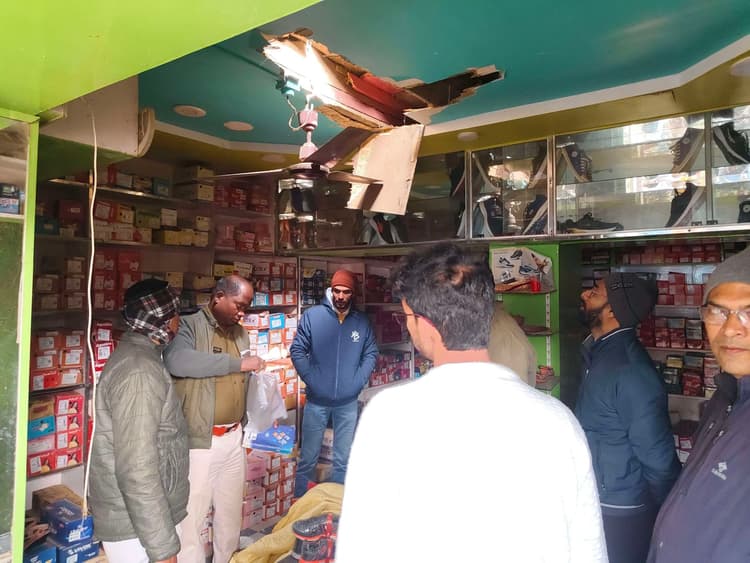 जूते चप्पल की दुकान में सामान समेत नकद ले उड़े चोर
