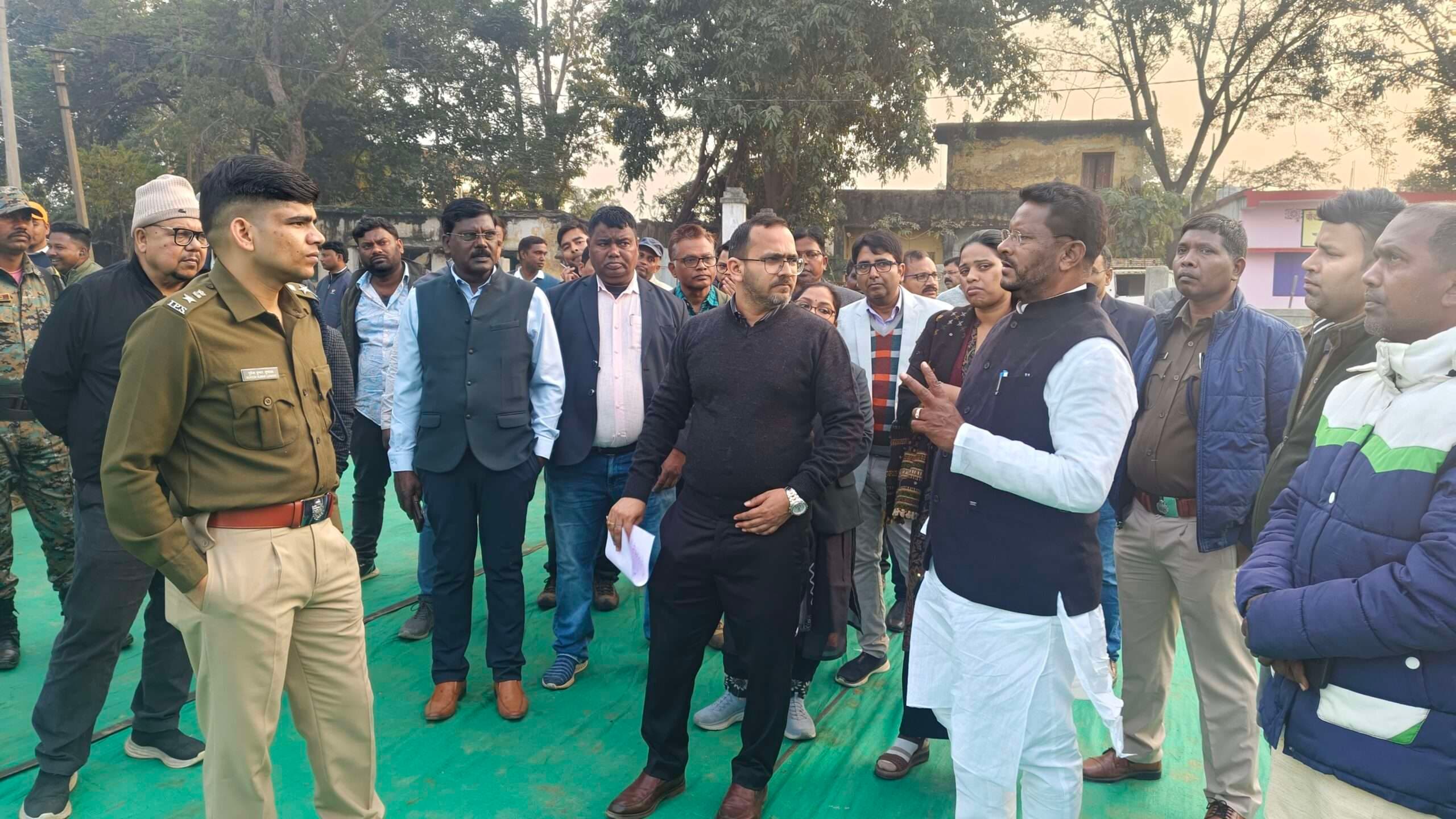 Seraikela Kharsawan News : डीसी-एसपी संग विधायक ने सुरक्षा व्यवस्था देखी