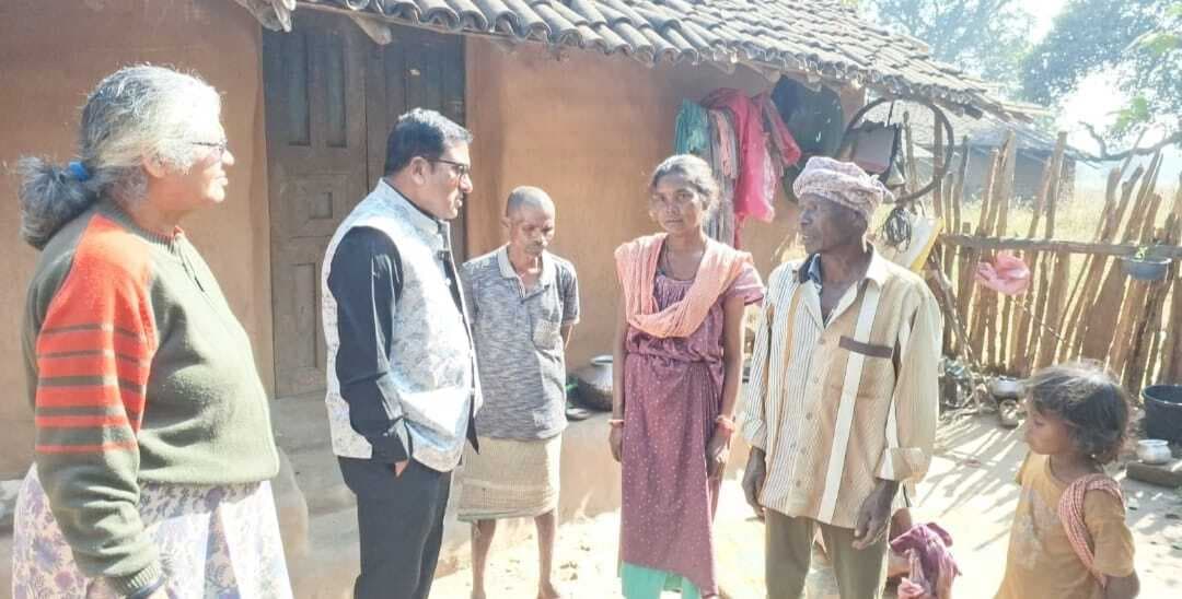 Chaibasa News : थैला में नवजात का शव घर लाने की घटना की हुई जांच, दोषियों पर कड़ी कार्रवाई की अनुशंसा