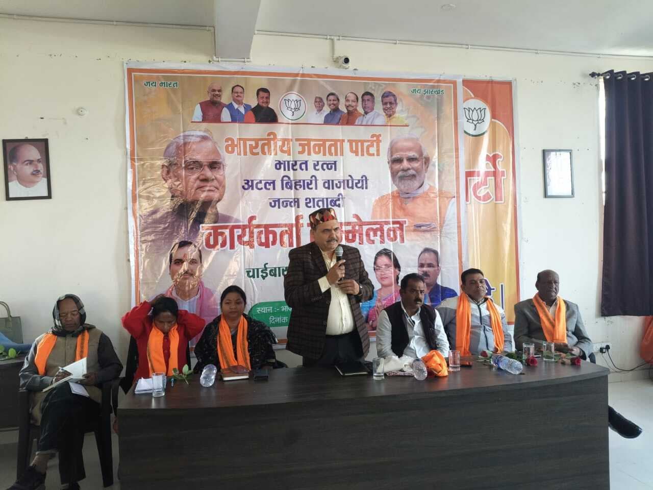 Chaibasa News : अटल जी ने विकास की नींव रखी मोदी जी ऊंचाई दे रहे : गीता कोड़ा