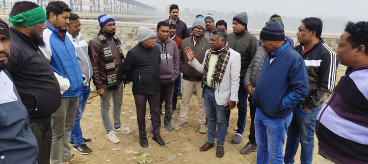 East Singhbhum News : गालूडीह बराज में गंदगी देख भड़के विधायक, अभियंता को लगायी फटकार