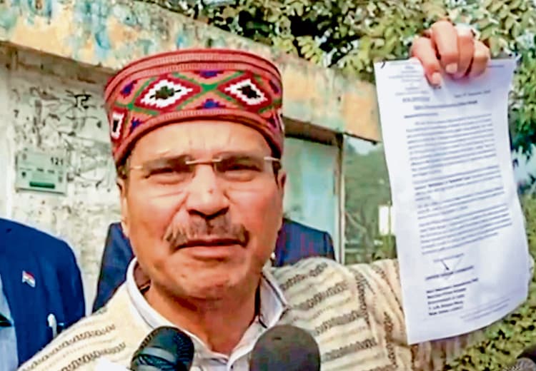 बांग्लाभाषी प्रवासियों पर हमले रोकने के लिए दखल दें पीएम