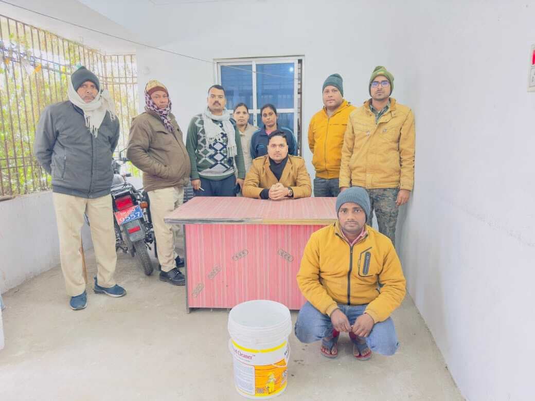 बैकुंठपुर में 20 लीटर स्पिरिट के साथ युवक हुआ गिरफ्तारगिरफ्तार