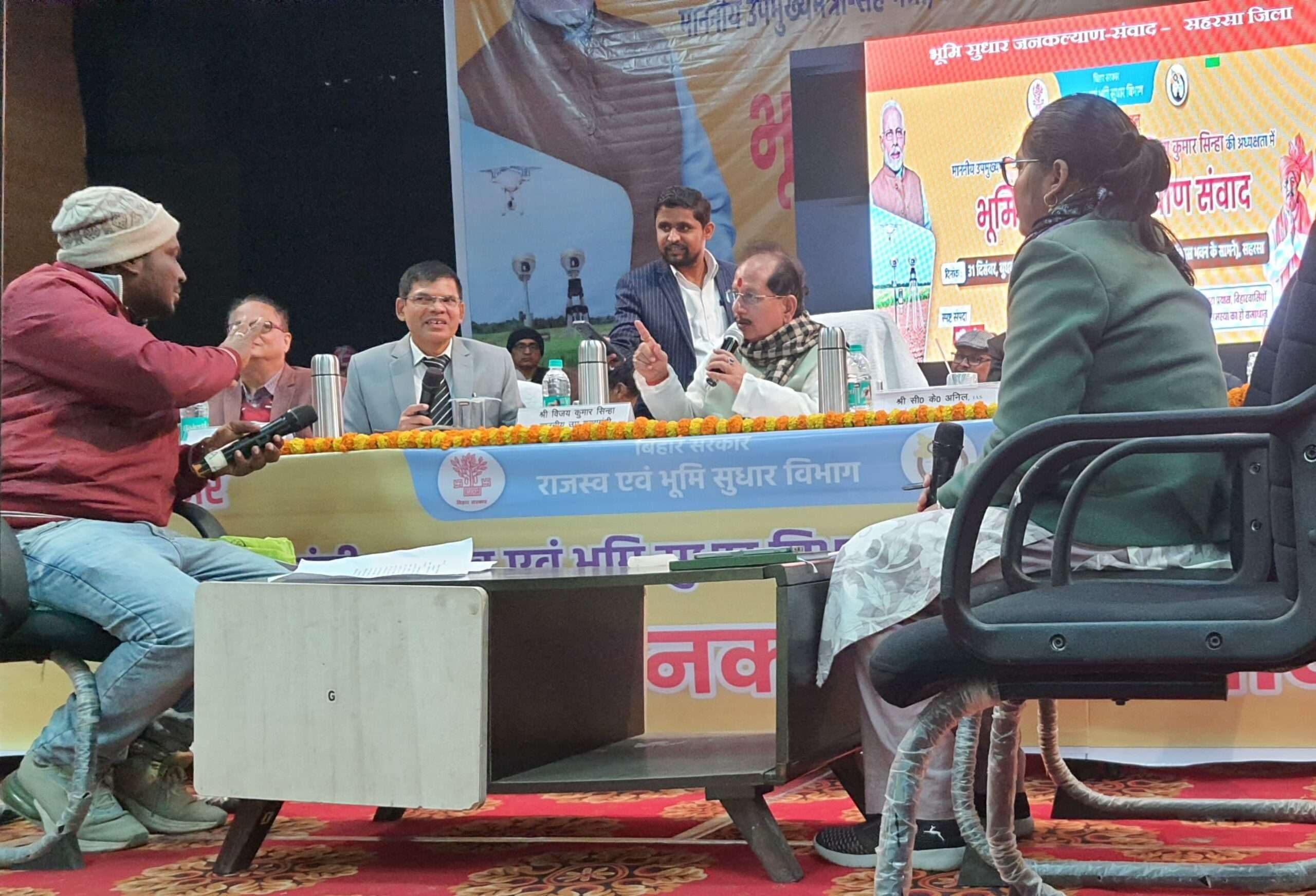 कहरा व नवहट्टा अंचलाधिकारी की हुई शिकायत, कार्यशैली को ले लगी फटकार